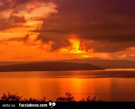 Tramonto al lago