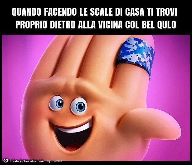 Quando facendo le scale di casa ti trovi proprio dietro alla vicina col bel qulo