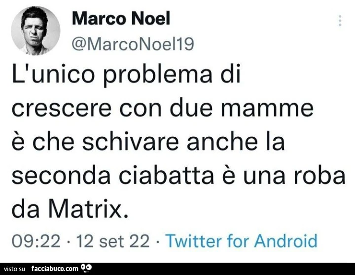 L'unico problema di crescere con due mamme è che schivare anche la seconda ciabatta è una roba da matrix