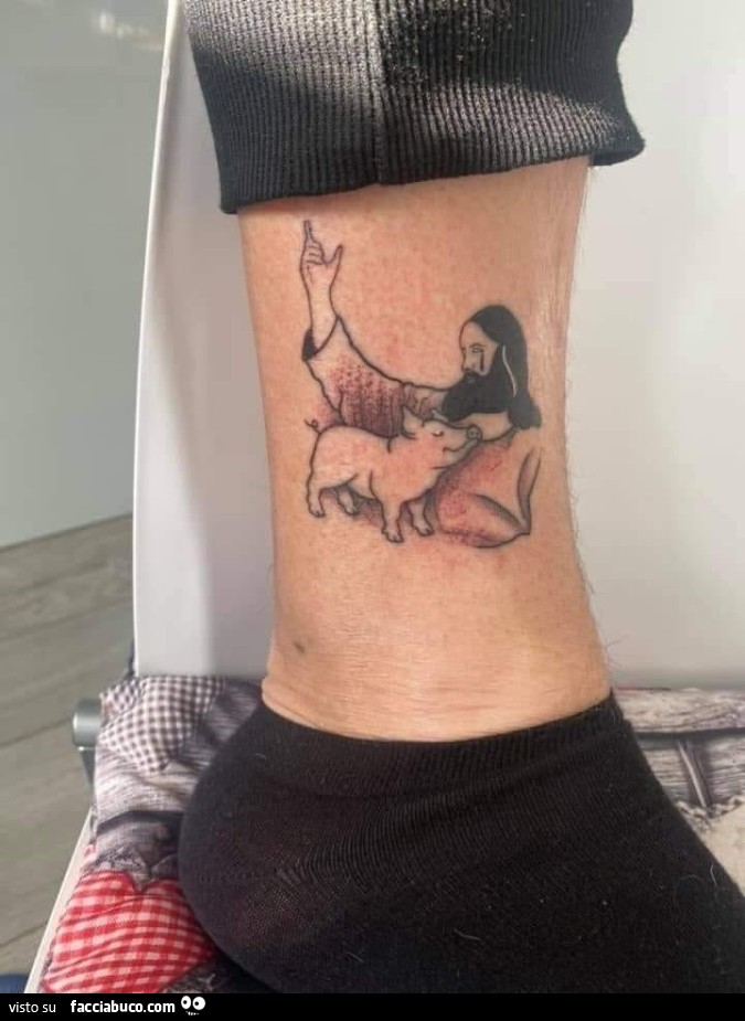 Tatuaggio Gesù con maiale