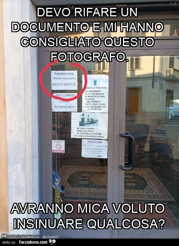 Devo rifare un documento e mi hanno consigliato questo fotografo. Avranno mica voluto insinuare qualcosa?