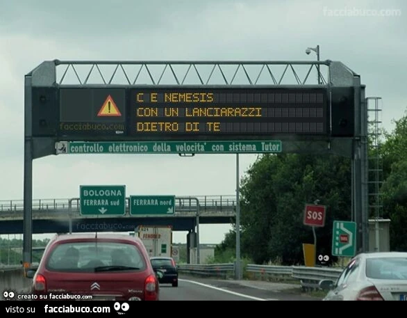 C e nemesis con un lanciarazzi dietro di te