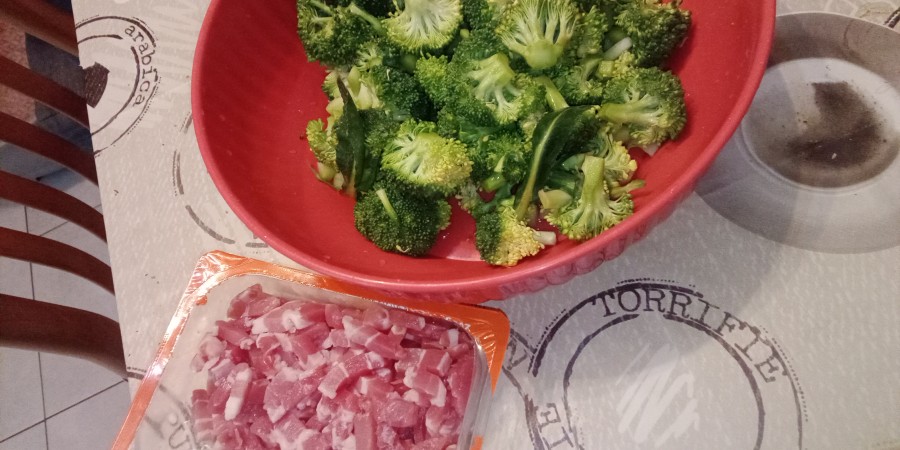 Pasta broccoli e pancetta
