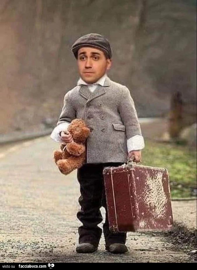 Piccolo Di Maio con la valigia