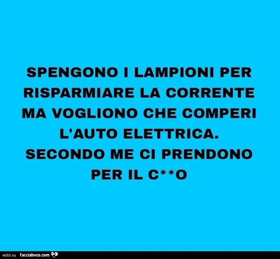 Spengono i lampioni per risparmiare la corrente ma vogliono che comperi l'auto elettrica. Secondo me ci prendono per il culo