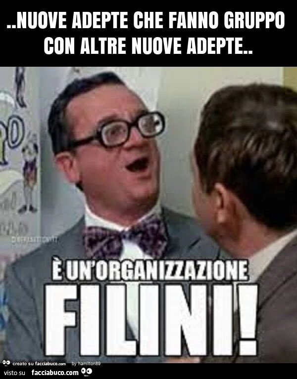 Nuove adepte che fanno gruppo con altre nuove adepte